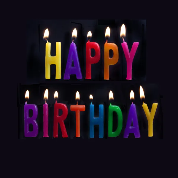 Gelukkige verjaardag kaarsen op zwarte achtergrond — Stockfoto