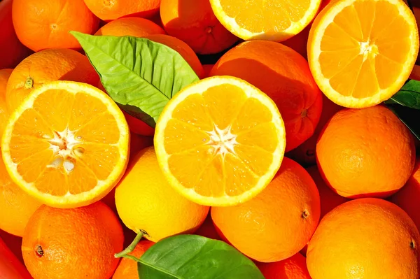 Gesneden sinaasappelen. — Stockfoto