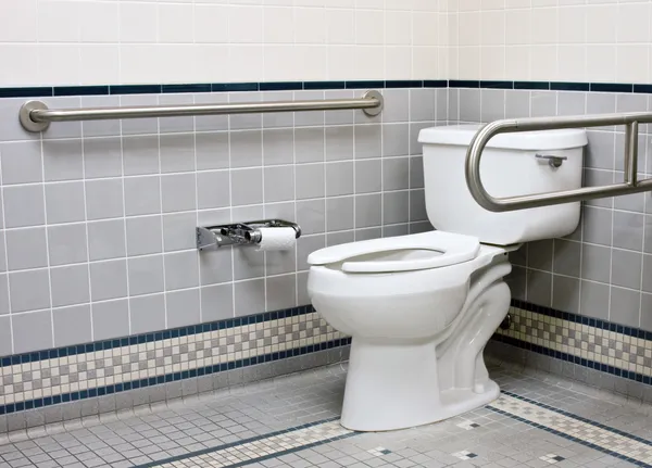 Handicap Banheiro Com Barras Suporte Aço Inoxidável Telha Cerâmica — Fotografia de Stock