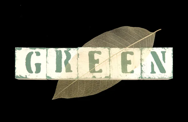 Leaf on the word green — Stock Photo, Image