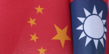 Tayvan ve Çin bayrakları
