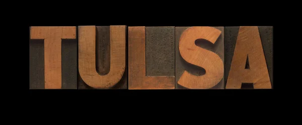 Слово Tulsa Шрифтом Старий Високого Друку Деревини — стокове фото