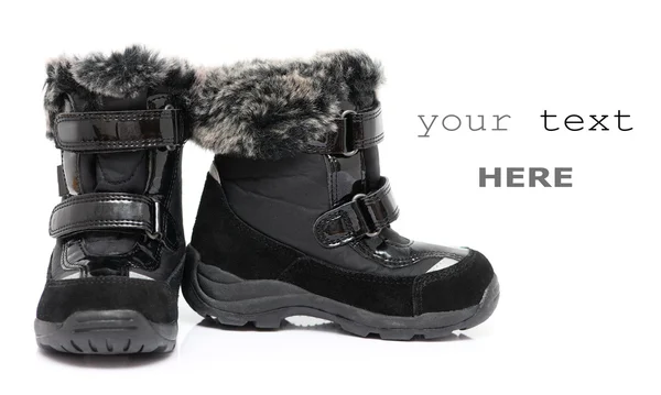 Чорні дитячі зимові черевики — стокове фото