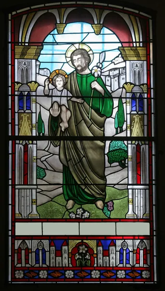 圣约瑟夫举行耶稣 彩绘玻璃宝宝 — 图库照片