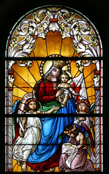 Jomfru Maria med Jesusbarnet og englene – stockfoto