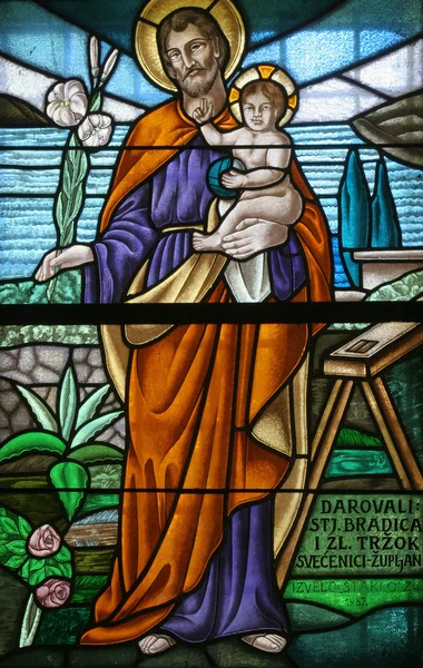 Άγιος Ιωσήφ Εκμετάλλευση Βρεφοκρατούσα Χρωματισμένο Γυαλί — Φωτογραφία Αρχείου