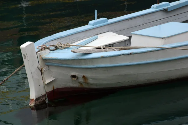 Παλιά βάρκα με κουπιά — Φωτογραφία Αρχείου