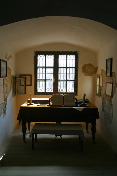 Stare Zakurzone Fortepian — Zdjęcie stockowe