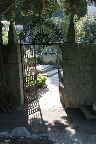 Entrance to the cemetery — Stock Photo, Image