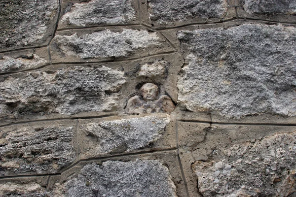 石の壁の天使 — ストック写真