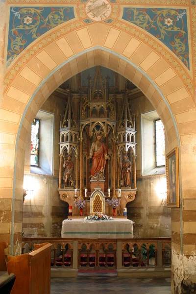 Altaar in de katholieke kerk — Stockfoto