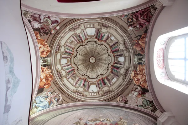 Τοιχογραφία και στην οροφή της εκκλησίας — Φωτογραφία Αρχείου