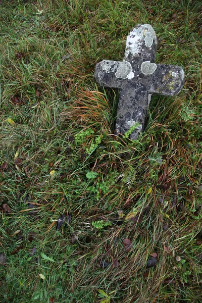 Sten kyrkogården cross — Stockfoto