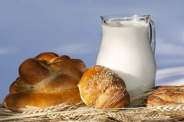 Baking bread and jug with milk — Stock Photo, Image