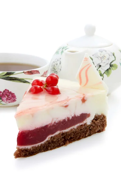 スグリのチーズケーキと紅茶 — ストック写真