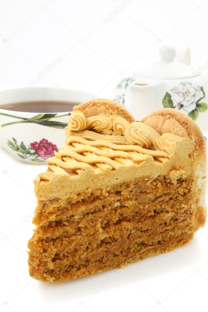 Honey cake and tea