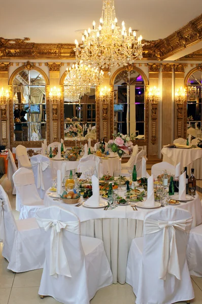 Asztalbeállítás luxus esküvői fogadáson Stock Fotó