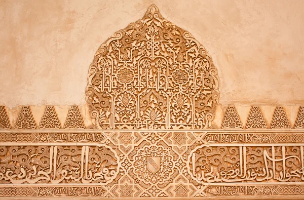 Kamienne rzeźby w alhambra — Zdjęcie stockowe