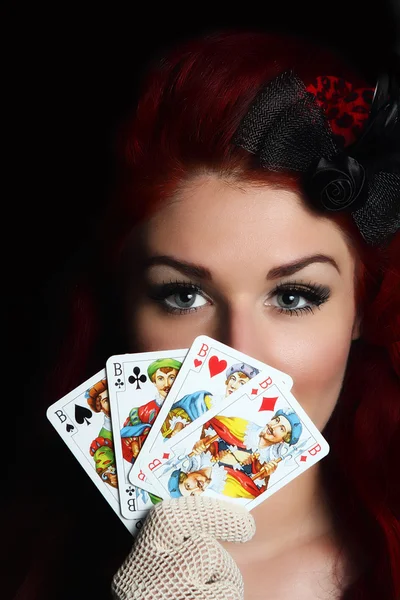 Damen med spelkort — Stockfoto