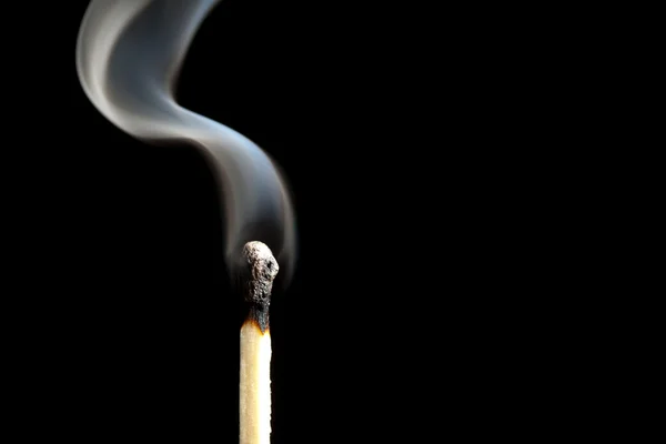 Fumo da un fiammifero appena spento — Foto Stock