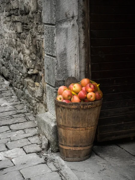 Stone and apples — Stock Photo, Image