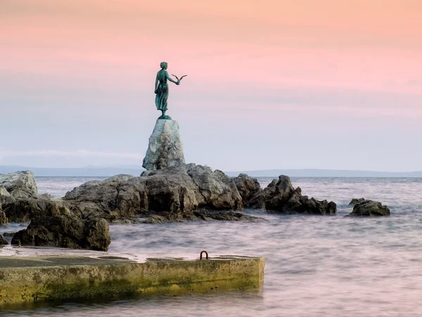 Историческая Статуя Адриатическом Побережье Является Символом Туристического Города Опатия Хорватии — стоковое фото