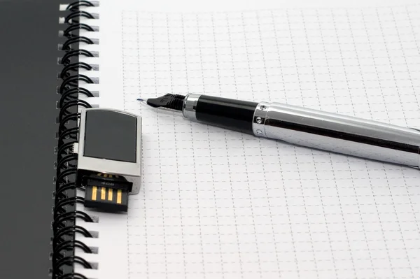 Rollerball pen and flash memory on Notepad — Stock Photo, Image