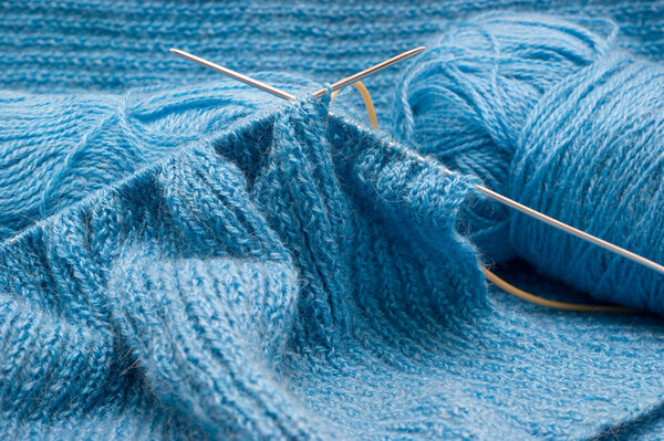 Manual knitting
