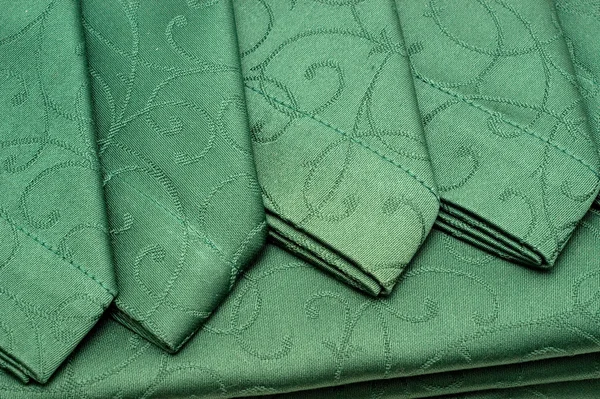 Toalha de mesa verde e guardanapo — Fotografia de Stock
