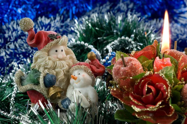 Kerstman en sneeuwpop — Stockfoto