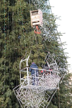 Aydınlatılmış Noel ağacı