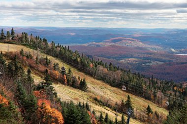 Sonbahar sezonu üstünde tepe-in mont tremblant quebec, Kanada