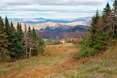 Sonbahar sezonu üstünde tepe-in mont tremblant quebec, Kanada