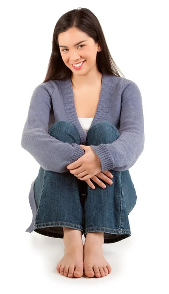 Een Terloops Gekleed Jonge Vrouw Zittend Vloer — Stockfoto