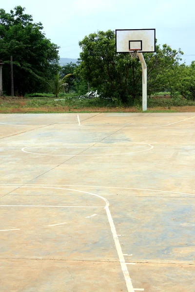Campo da basket vuoto — Foto Stock