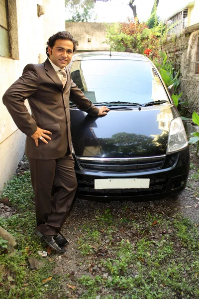 Orgulloso propietario del coche — Foto de Stock
