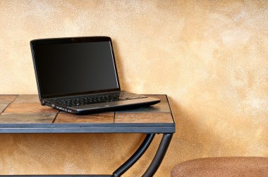 Laptop computer with clipping path around screen clipart