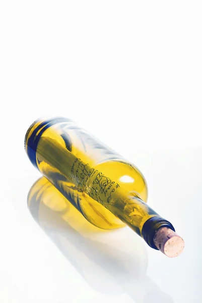 Botella Vino Con Una Nota Desechable Interior Pidiendo Ayuda —  Fotos de Stock