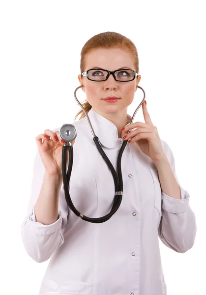 Rött hår kvinnliga läkare med stetoskop — Stockfoto