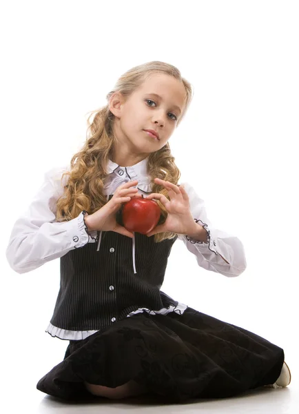 Mladá dívka hospodářství červené jablko — Stock fotografie