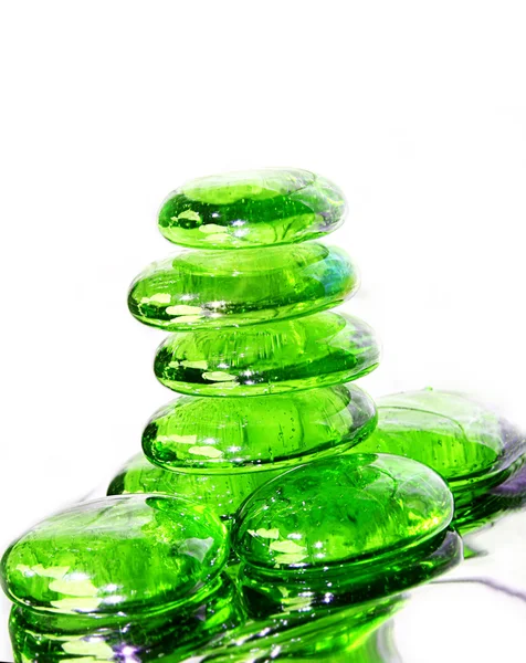 Torre de Green Pills - macro & aislado en blanco — Foto de Stock