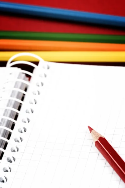 Bleistifte und Tagesordnung — Stockfoto