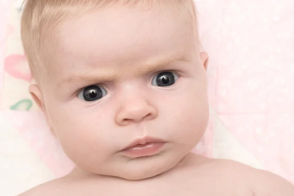 Bebé recién nacido preocupado —  Fotos de Stock