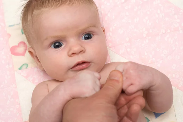 Newborn Baby Holding Daddy's Hand — Stock Photo, Image