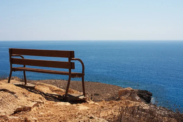 Скамейка Берегу Средиземного Моря Кипр — стоковое фото