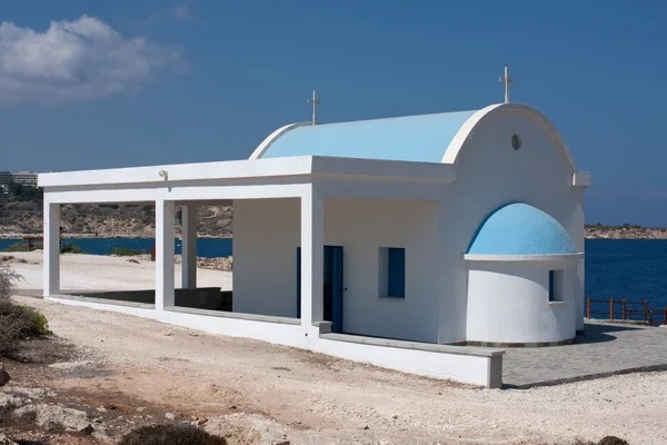 Greek church on the beach — Stock Photo, Image