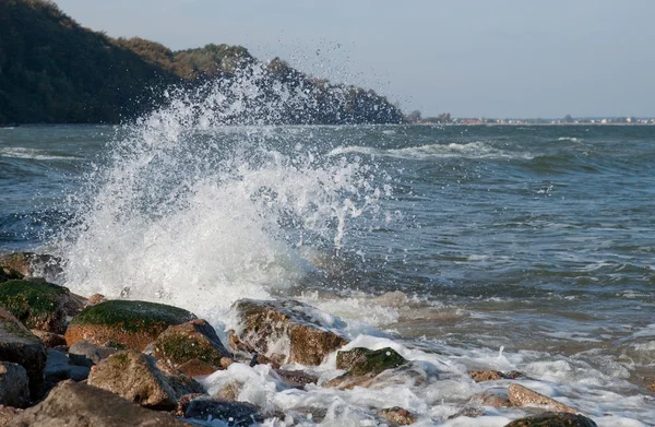 stock image Waves splash on rocks