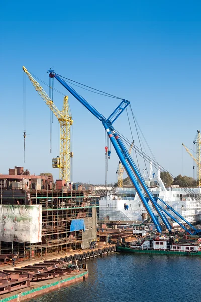 Big cranes in shipyard — Stock Photo, Image