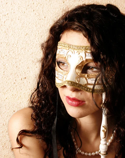 戴嘉年华威尼斯面具的美丽女人 — 图库照片