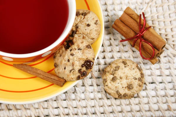 Tea, cookies and cinnamon — Stock Photo, Image